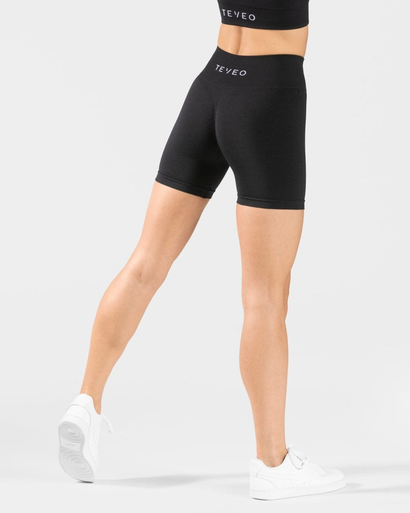 Timeless Scrunch Shorts "Schwarz"