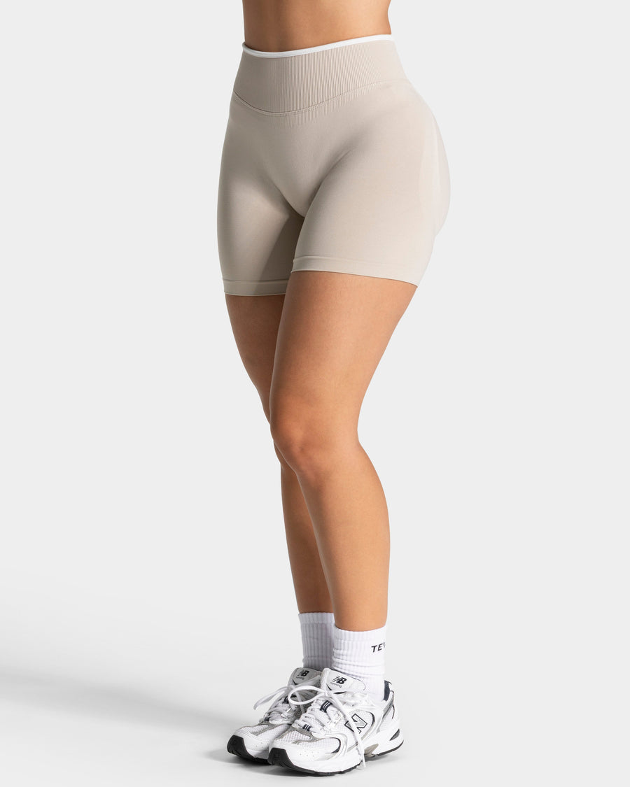 Contrastline Sculpt Scrunch Shorts "Cream"